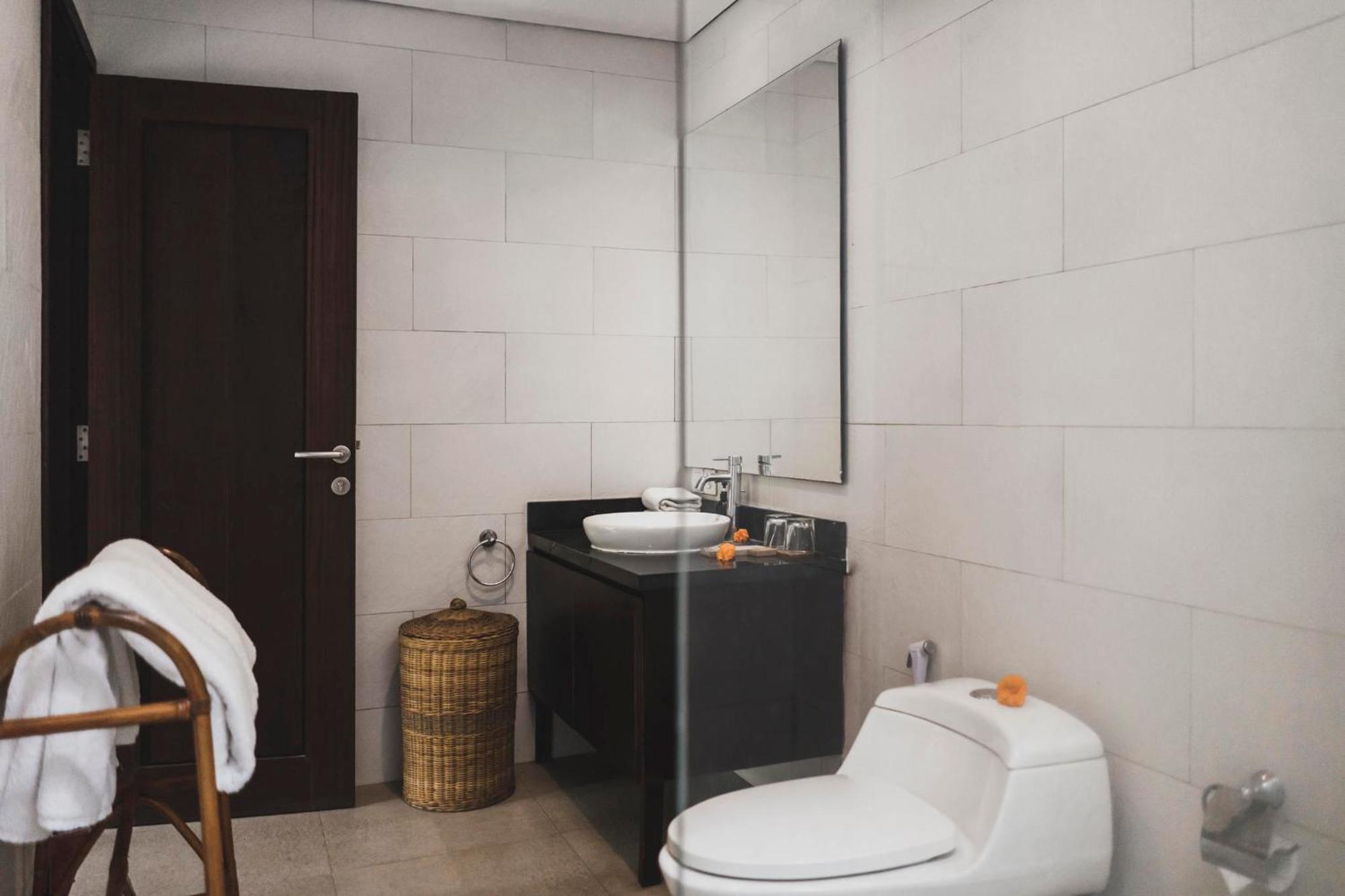 Nyanyi Sanctuary Villa By Ini Vie Hospitality ทานาล็อต ภายนอก รูปภาพ